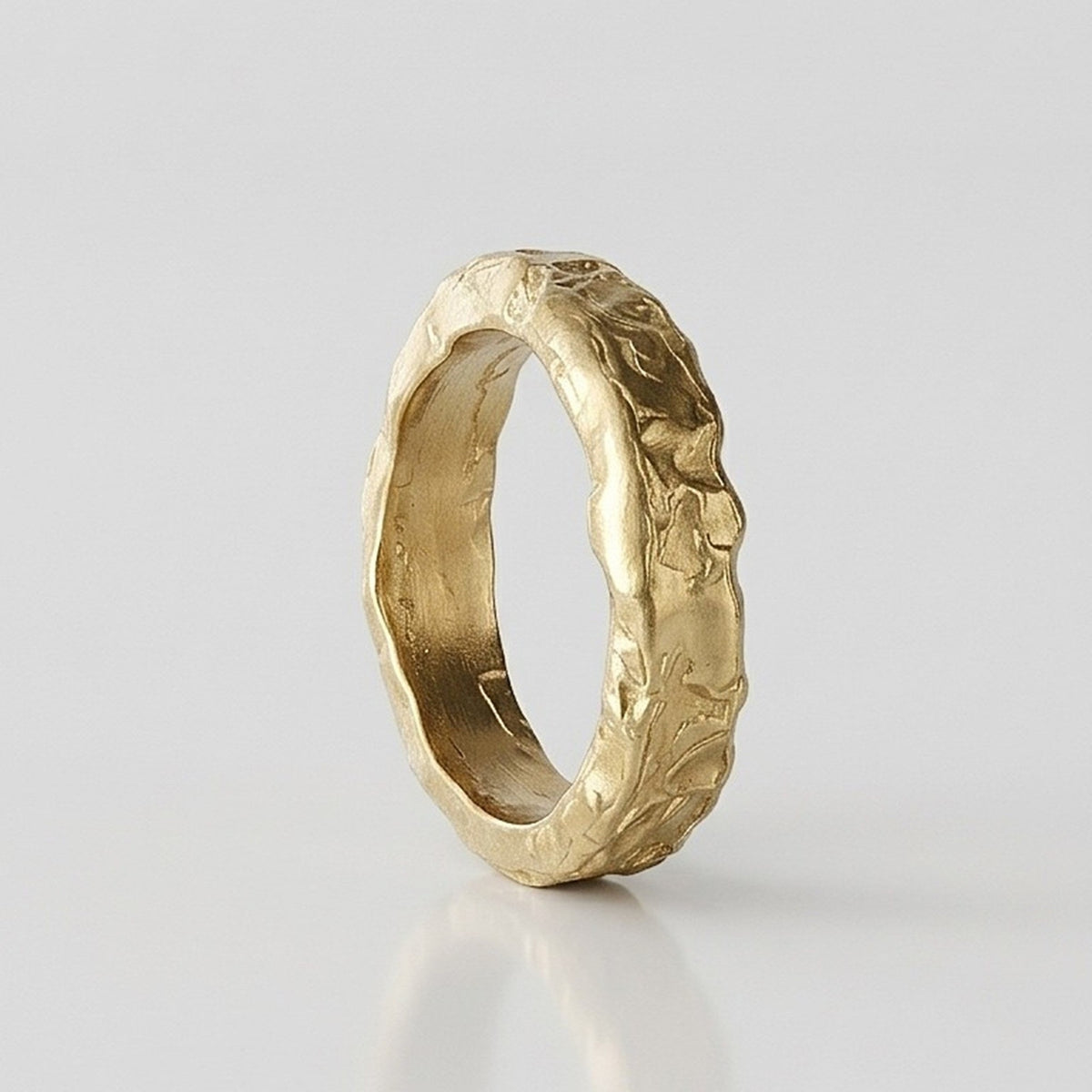 Anillo Superficie Solar de oro de 18 k visto de perfil