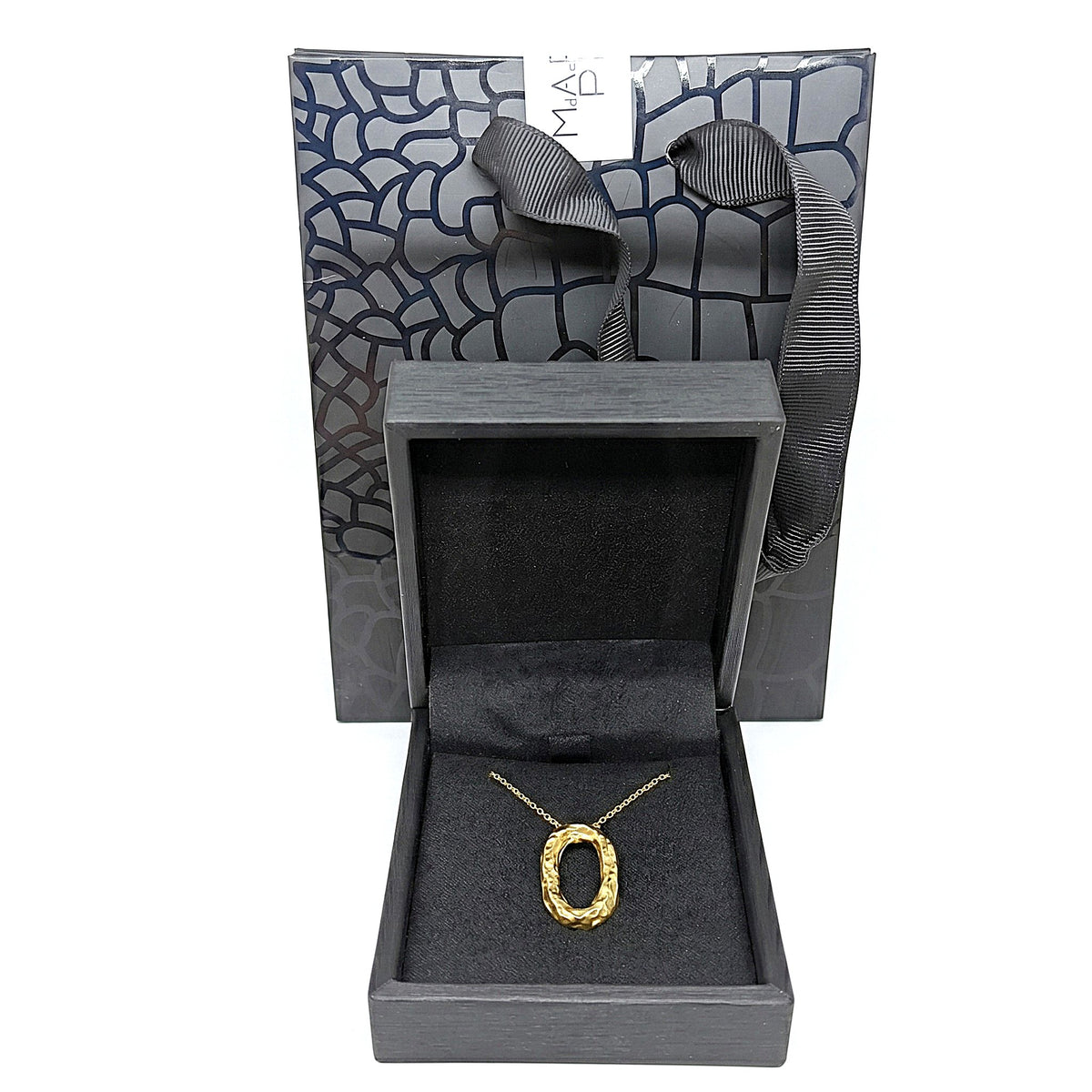 Colgante Órbita en su estuche de regalo