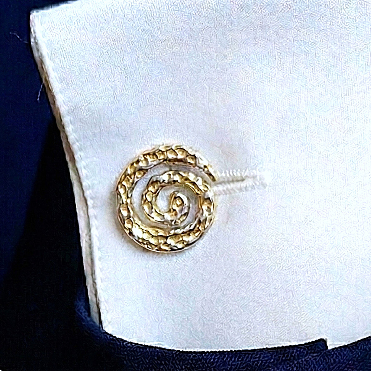 Gemelo Galaxia en plata y oro vermeil en el puño de una camisa