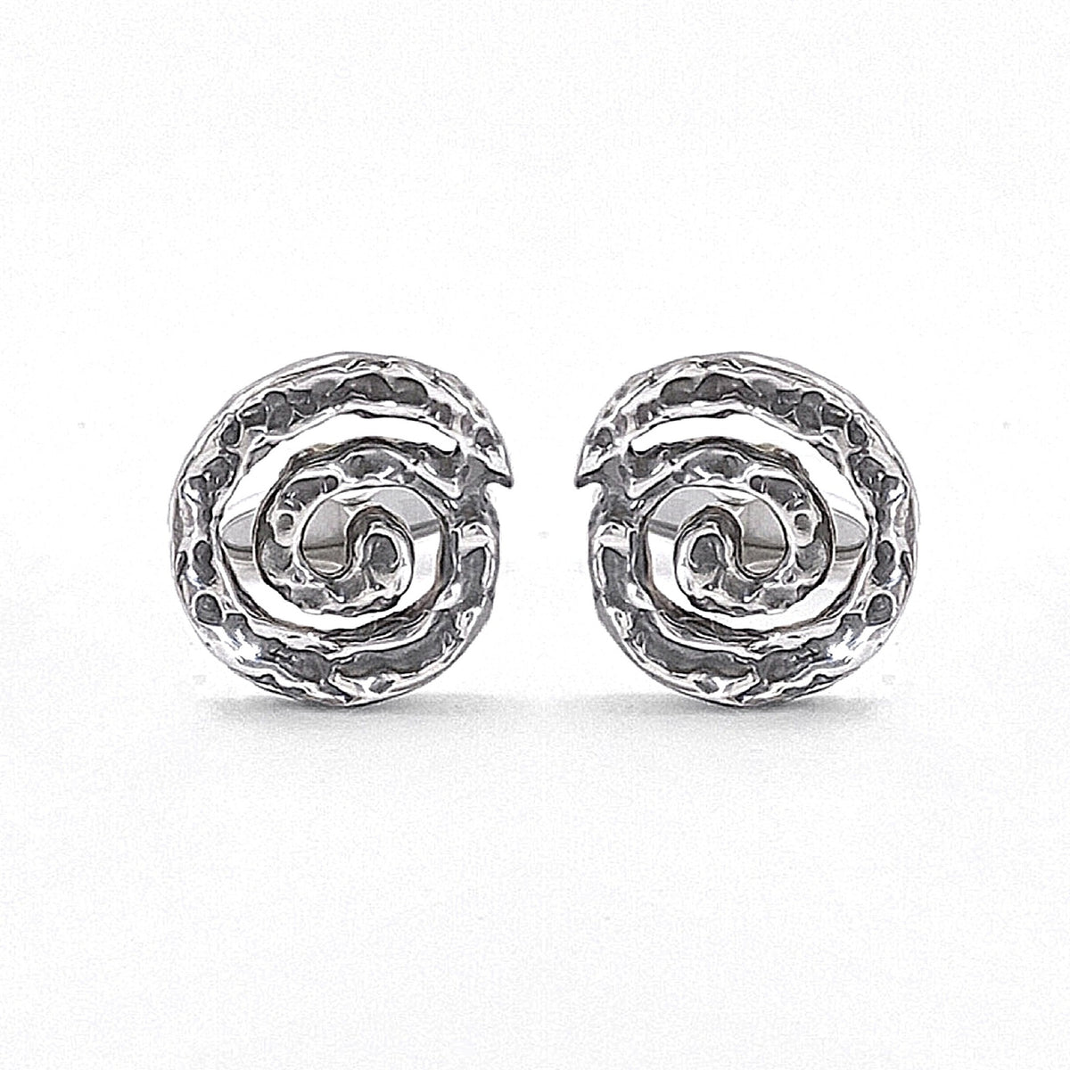 Gemelos Galaxia de plata de ley y rodio negro, espiral de plata sobre fondo negro
