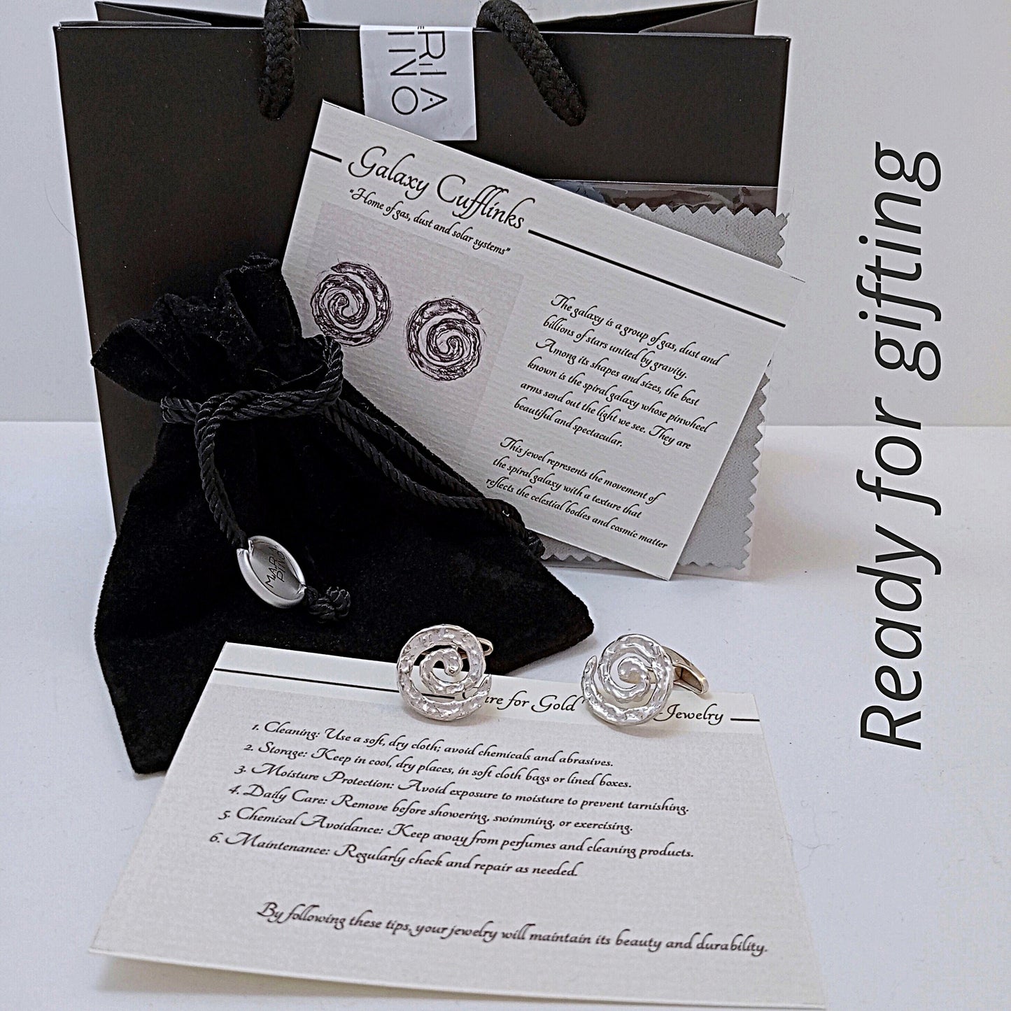 Set de regalo de gemelos Galaxy con bolsa de terciopelo, tarjetas de garantía y bolsa de joyería negra.