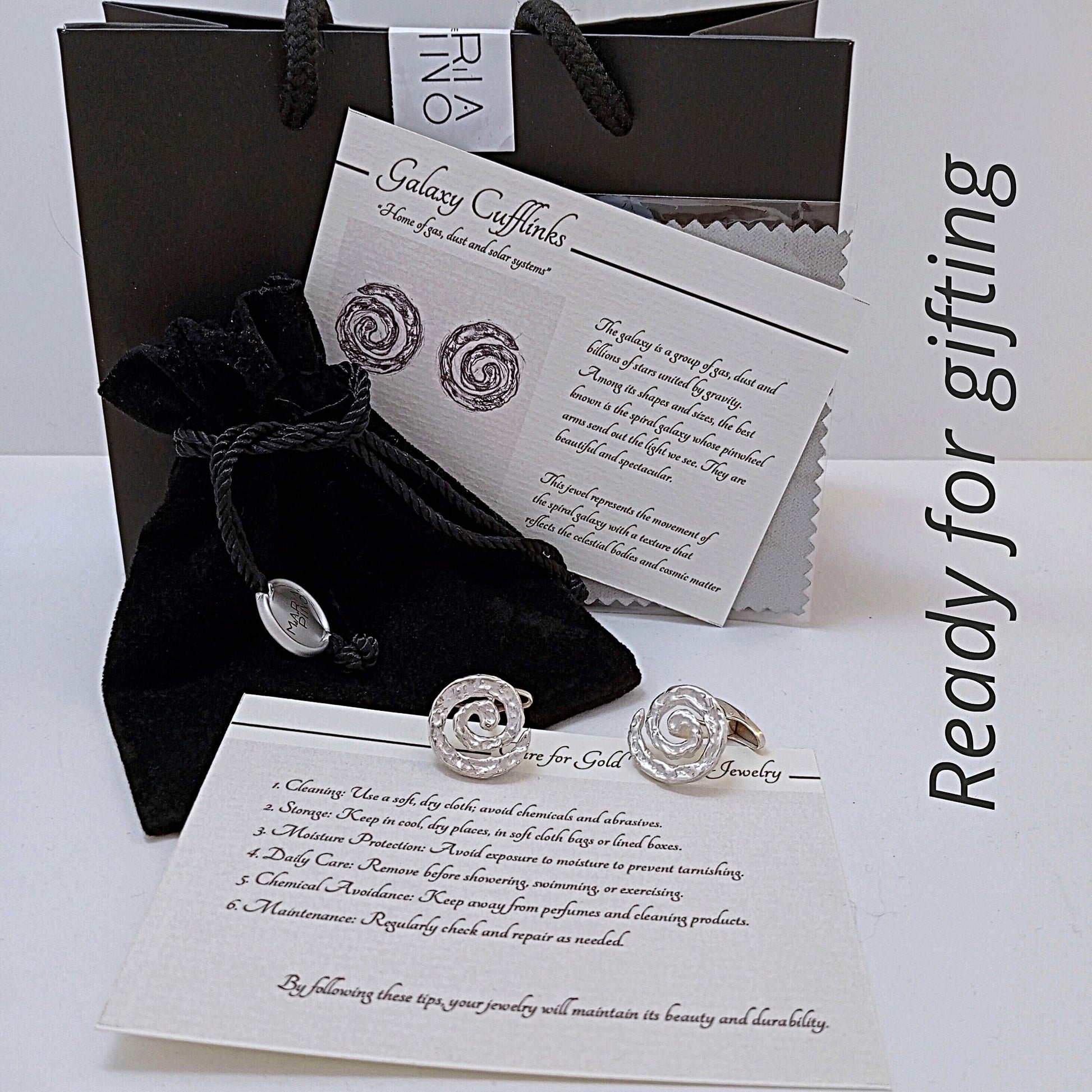 Set de regalo de gemelos Galaxy con bolsa de terciopelo, tarjetas de garantía y bolsa de joyería negra.