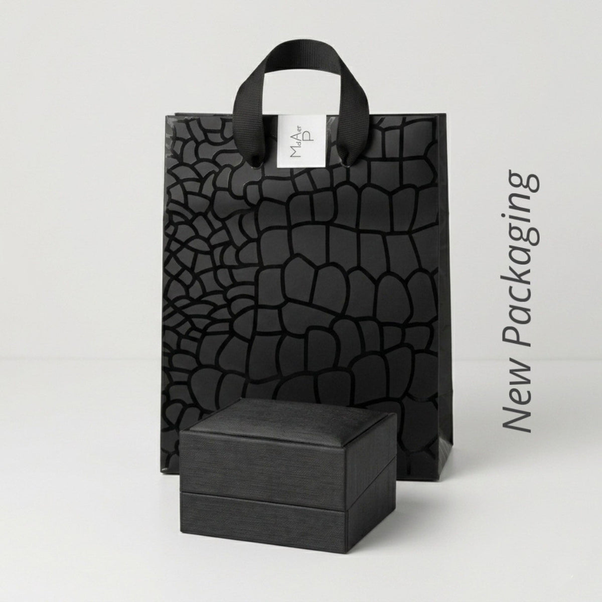 Estuche negro de regalo de María del Pino Jewels