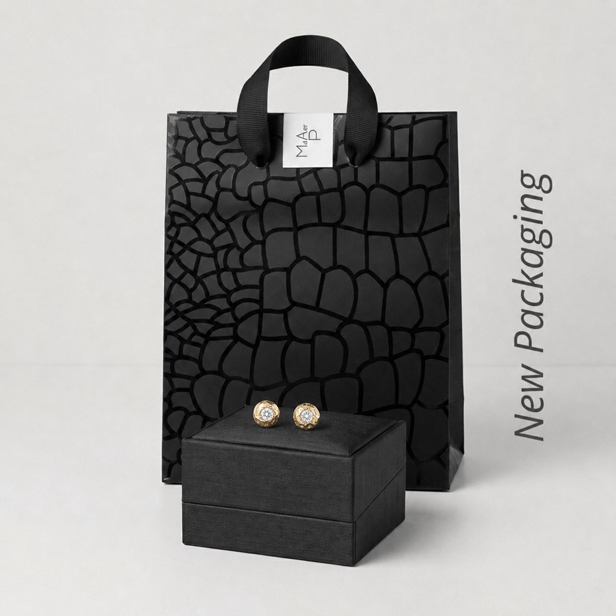 Estuche y bolsa de regalo de María del Pino