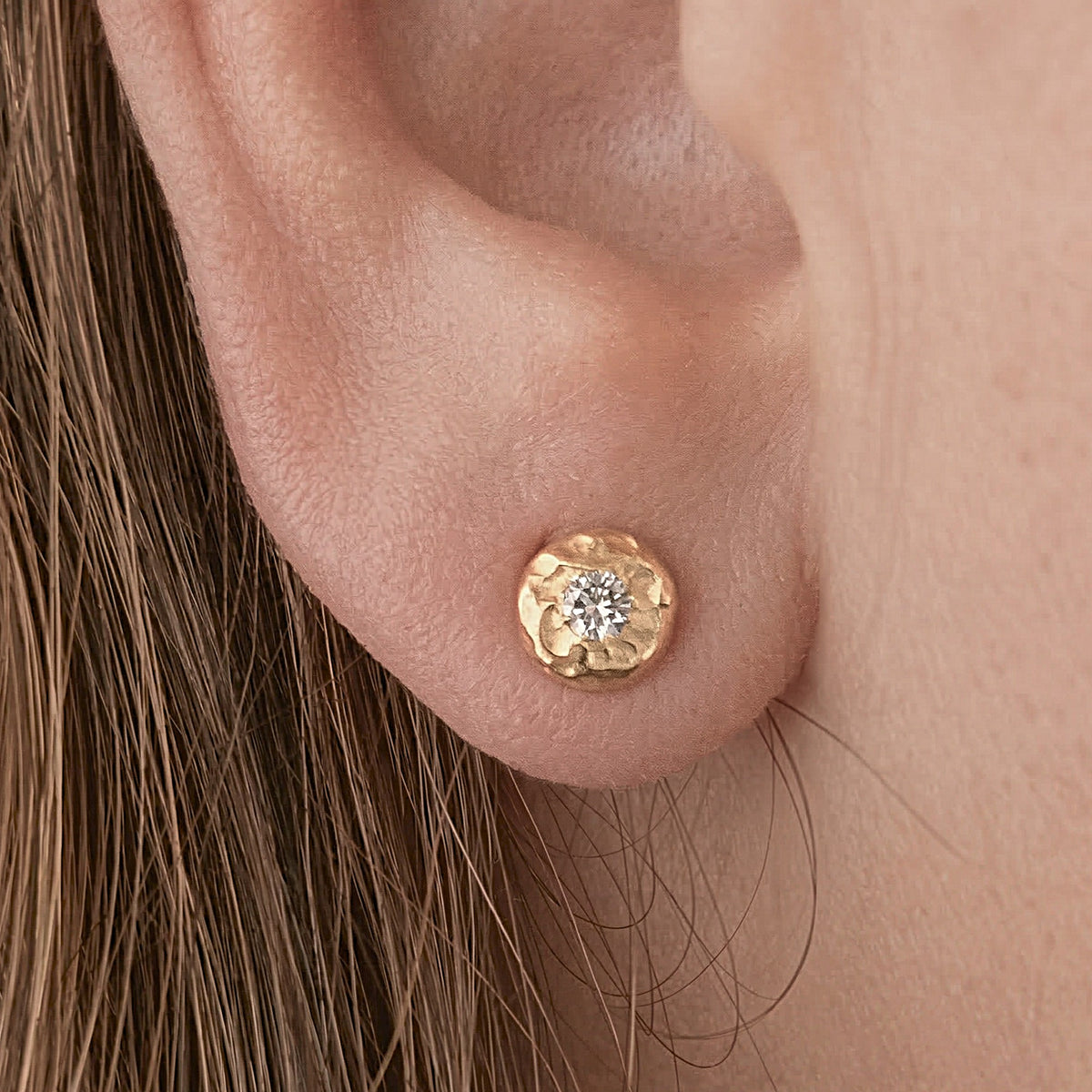 Pareja de pendientes de oro de 18 k con diamantes