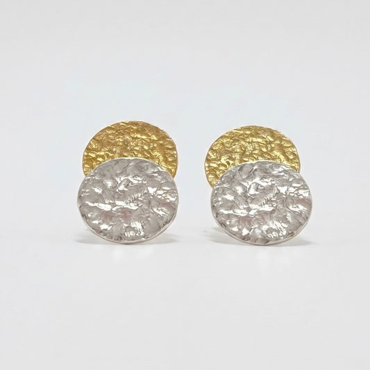 Ein Paar Sonnenfinsternis-Ohrstecker, zwei Kreise aus Silber und Gold-Vermeil